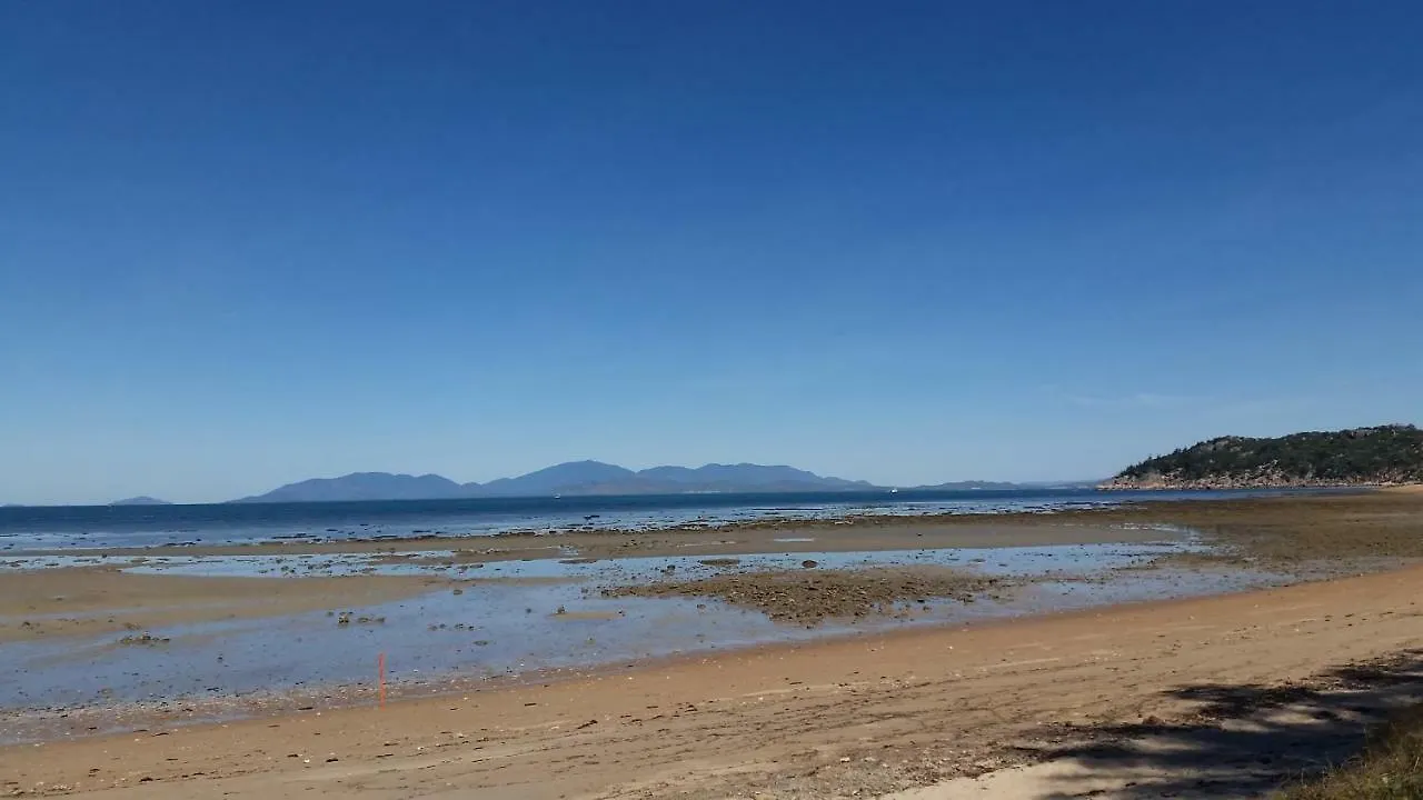 Shambhala Retreat Magnetic Island Cottages Nelly Bay