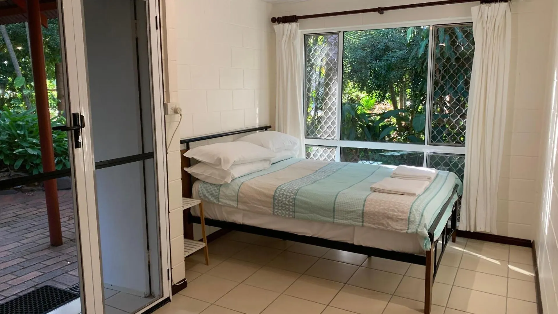 Shambhala Retreat Magnetic Island Cottages Nelly Bay Holiday home