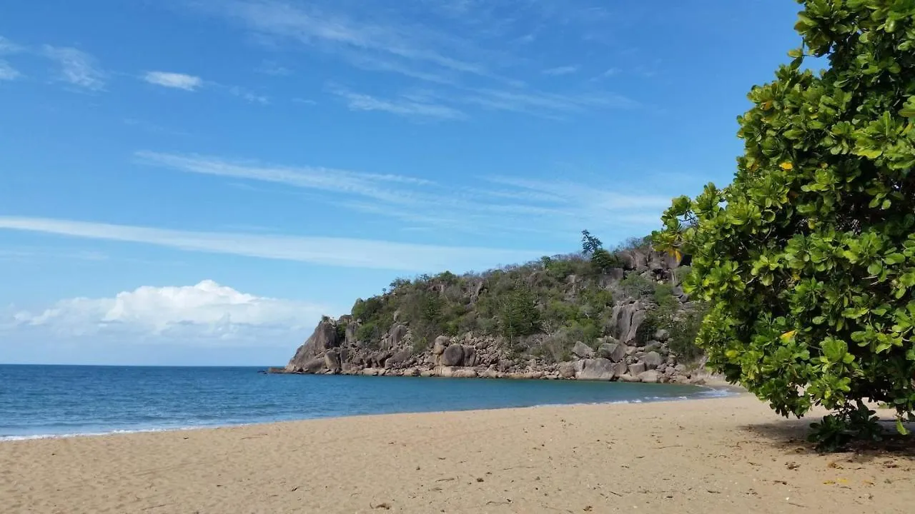 Holiday home Shambhala Retreat Magnetic Island Cottages Nelly Bay